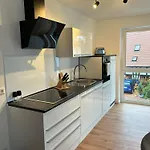 Rema Homes - Moderne Mit Kueche In 아파트